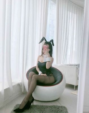 欧美黄色大片免费_十万网红美女美酱